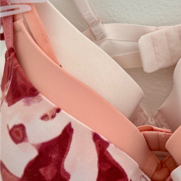 ⭐️NWT - Danskin Women's Marble Pink and White Bra - Picture 2 of 7